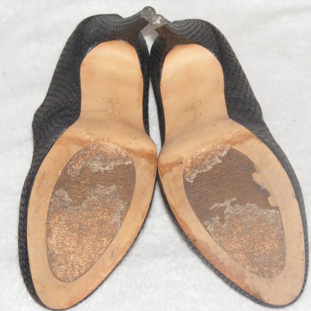 Jessica Simpson Round Black Heels - Picture 6 of 6